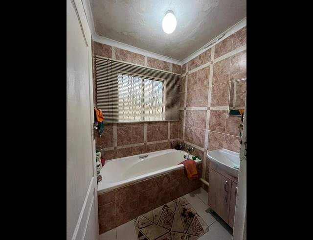 3 BEDROOM HOUSE FOR SALE IN PROTEA GLEN